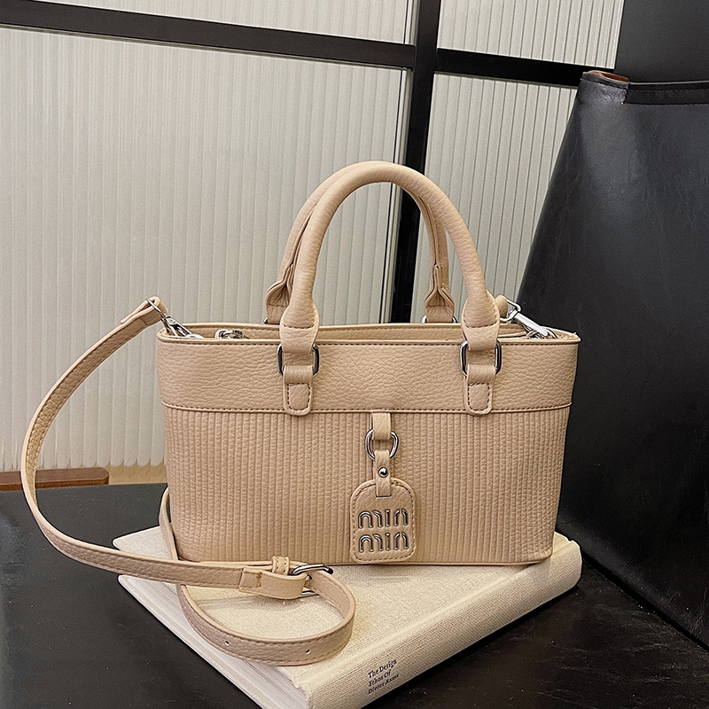 Luxury Lifestyle Handbags - กระเป๋าถือหนังแฟชั่นสุดหรูสำหรับผู้หญิง ดีไซน์หรูหรา สะพายไหล่หรือถือได้ เหมาะสำหรับไลฟ์สไตล์คนเมืองและใช้ในชีวิตประจำวัน